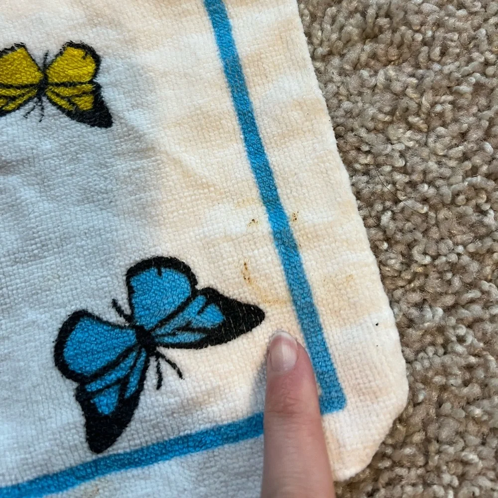 ⚪️Little girl one size multicolor butterfly washcloth, preowned⚪️